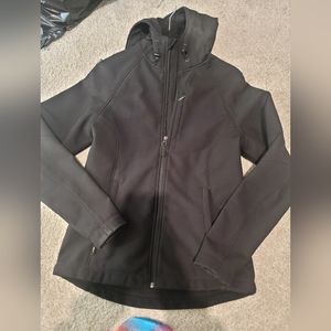 Black soft shell jackef